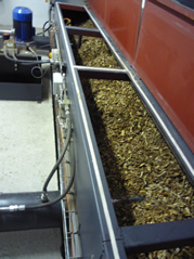 Photo arrivée des plaquettes sur le début de la vis sans fin.